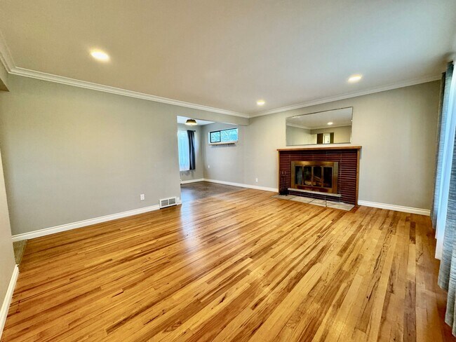 Photo - Large Mid-Century Charmer in Sunset Hill!