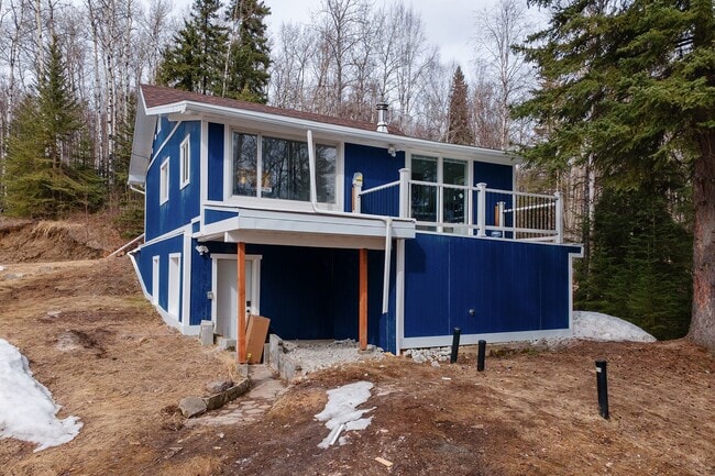 Building Photo - **Charming 2-Bedroom Duplex Unit in Fairbanks**