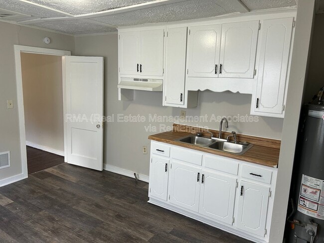Photo - 1048 W College St Ext