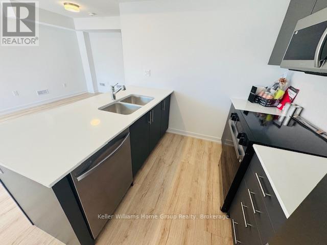 Photo - 940 St David St N