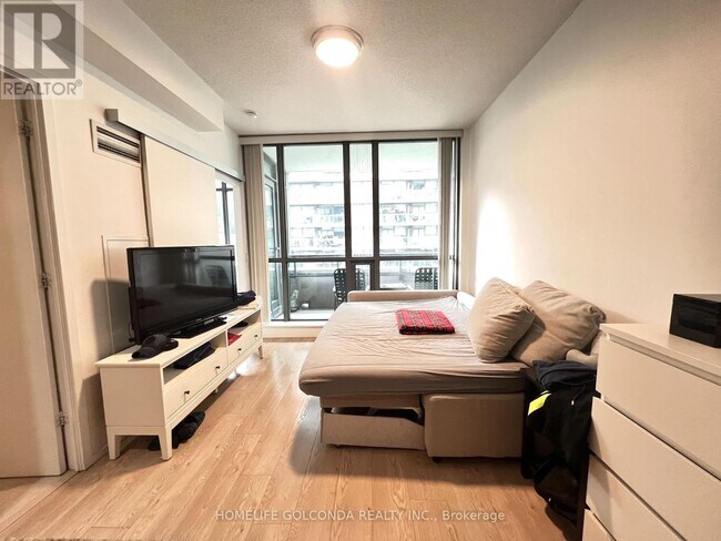 Photo - 8 Charlotte St Unit 511