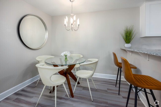 2BR, 2BA - 966SF - Dining Room - The Oaks at Hackberry