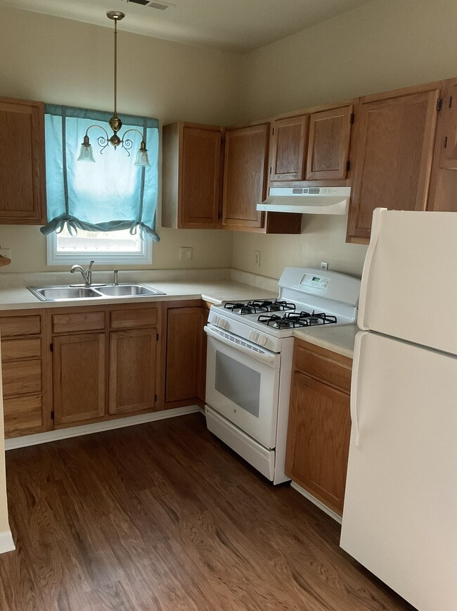 Kitchen - 44 W Mulberry St Unit B