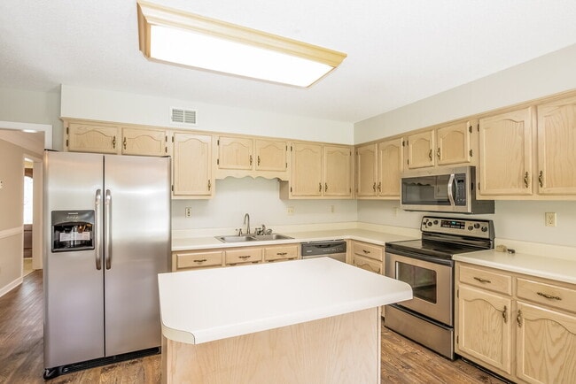 Photo - 429 Spruce Glen Dr