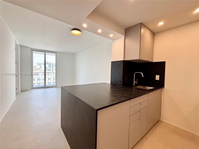 Building Photo - 2829 Indian Creek Dr Unit 604