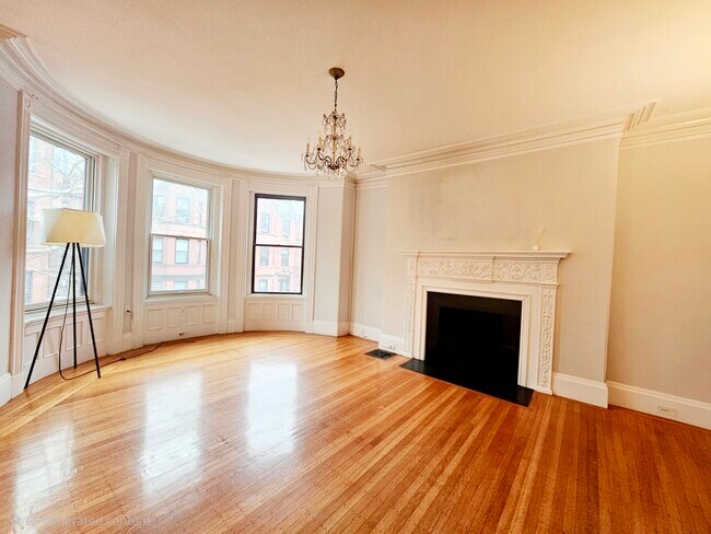 Photo - 425 Marlborough St