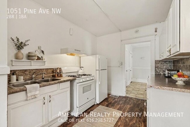 Photo - 1051 Pine Ave NW