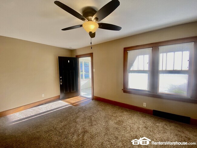 Photo - 2415 44th St