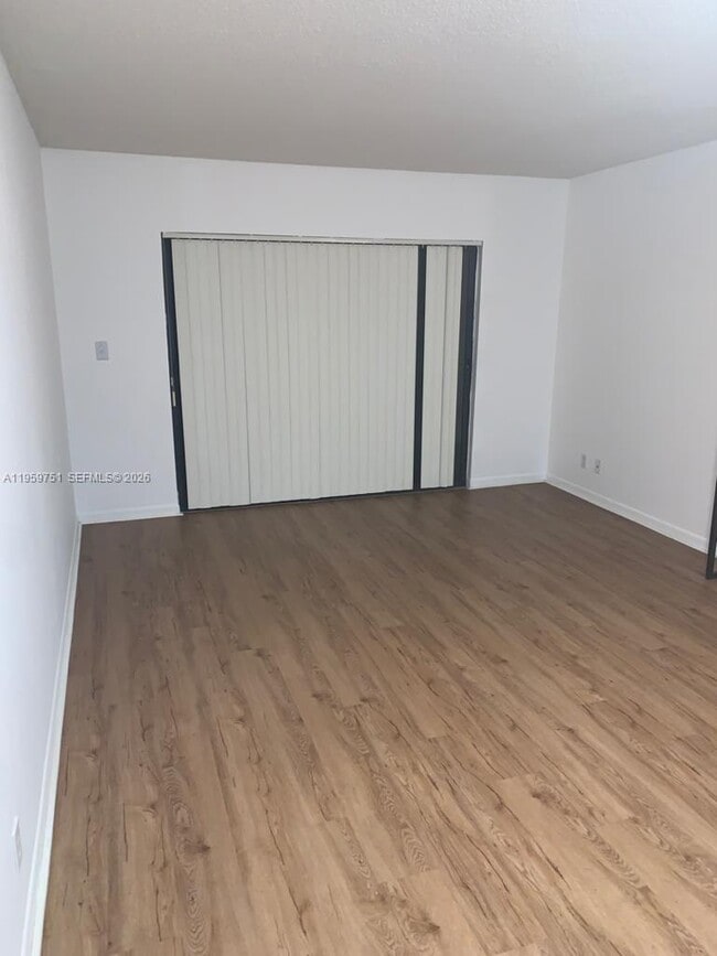 Building Photo - 8290 Lake Dr Unit 505