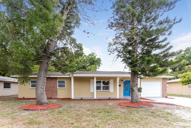 Building Photo - 2054 62nd Pl S