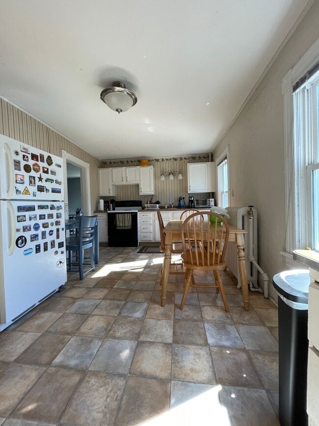 Building Photo - 3 Bedroom Apartment in Great Location. Unit 405