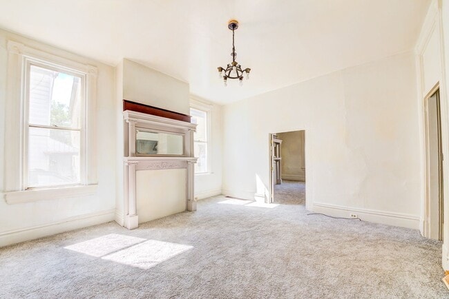 Building Photo - 744 Proctor Wy Unit Apt 1