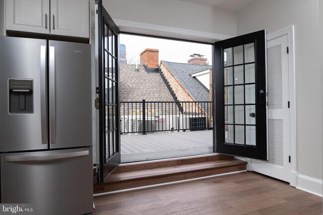 Photo - 1 E Montgomery St