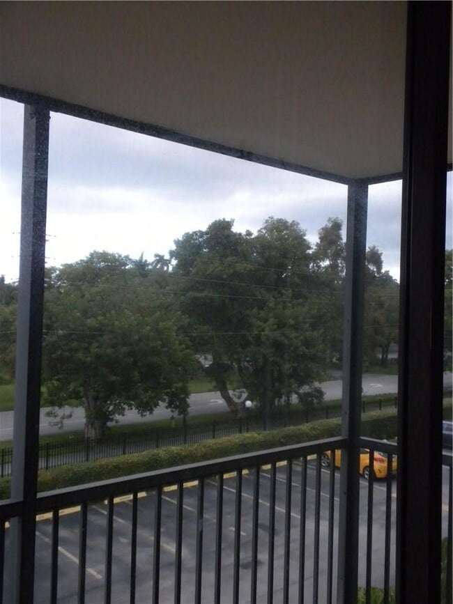 Photo - 16950 W Dixie Hwy Unidad 334