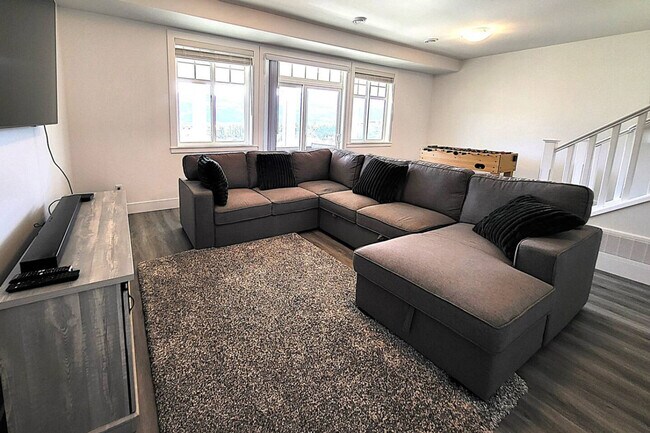 Building Photo - 2501 Radio Tower Rd Unit SI ID1522011P