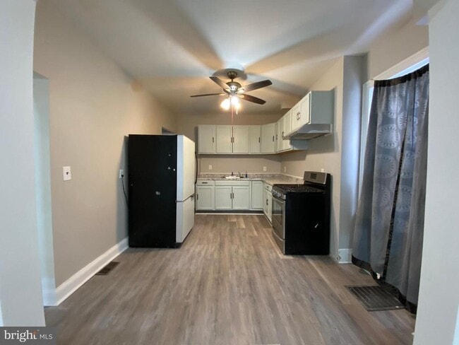 Photo - 220 Pearl St