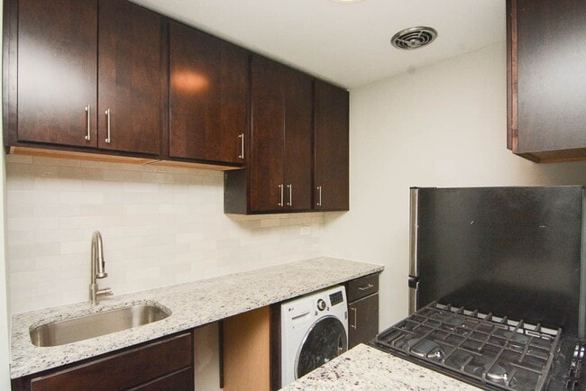 Photo - 450 W Barry Ave Unidad 203