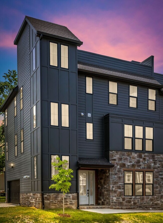 Building Photo - Modern Luxury Living in East Nashville