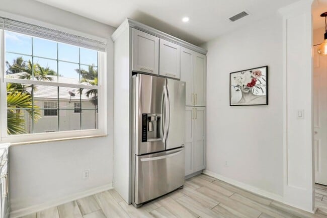 Photo - 1472 Corbison Point Pl