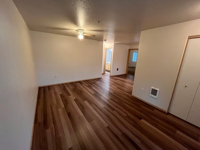 MF 11 - Cedarhurst Village Apartments