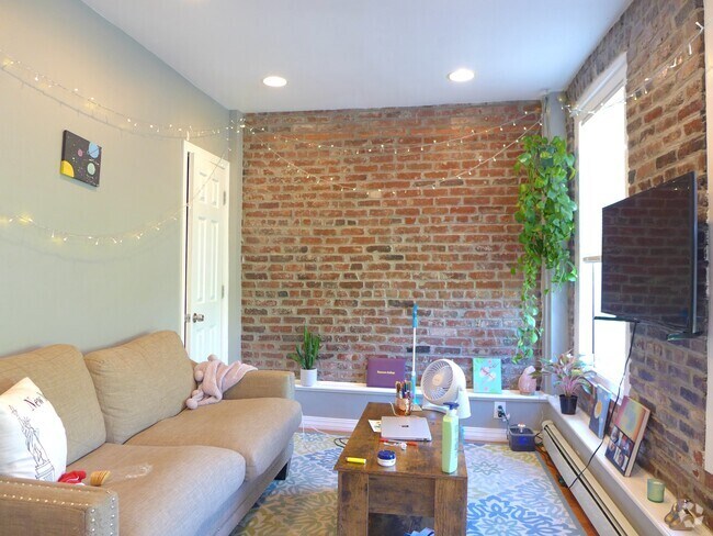 Building Photo - 14 Anderson St Unit 5 Rental