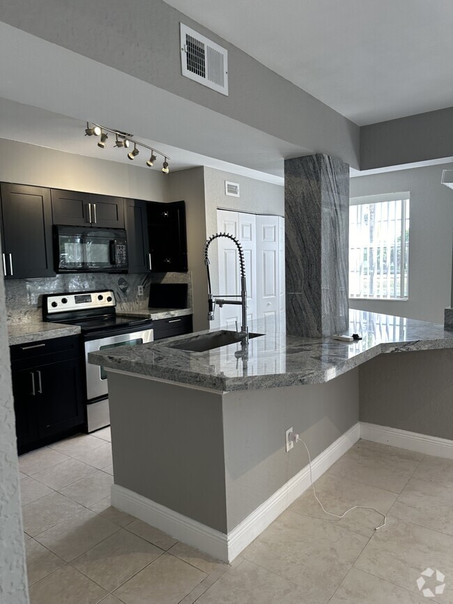 Building Photo - 2871 N Oakland Forest Dr Rental