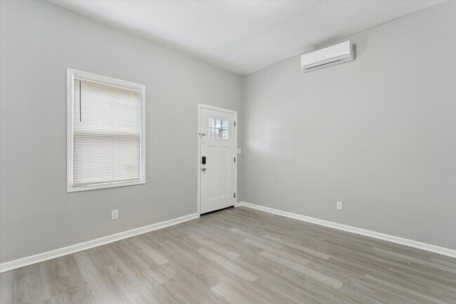 Photo - 816-816 W 38th St Unit 816