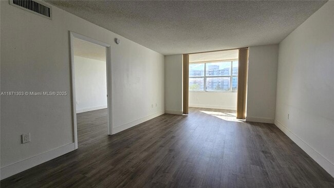 Building Photo - 1300 NE Miami Gardens Dr Unit 517E Rental