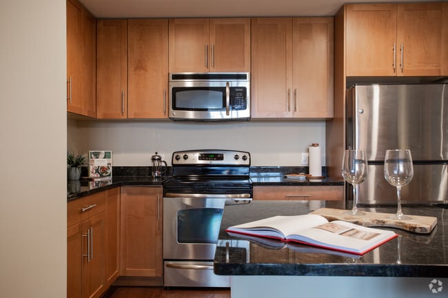 2BR, 2BA - Kitchen
