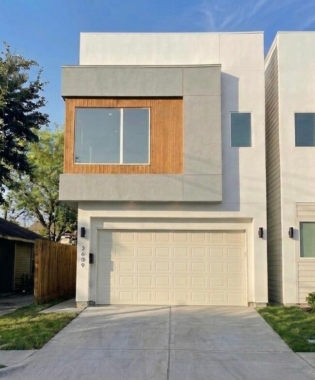 Building Photo - 3609 Dennis St