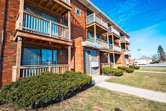 Photo - 1501 State St Calumet City, IL 60409