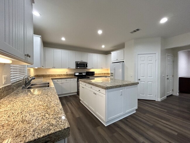 Photo - AVAILABLE NOW!! Fully Furnished 5 Bedroom 2.5 Bathroom Two Story Home in Beaumont!!