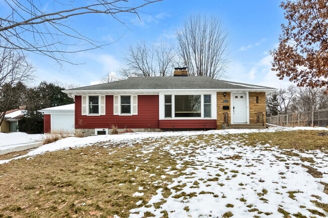 Building Photo - 2420 Sumter Ave S