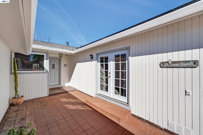 Photo - 1450 Kolln St