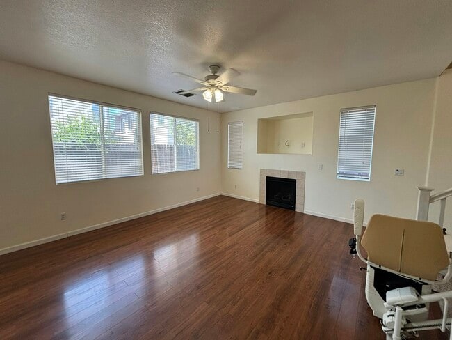 Photo - 301 Dragonfly Cir