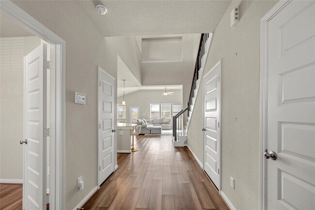 Photo - 618 Ellwood Terrace Ln