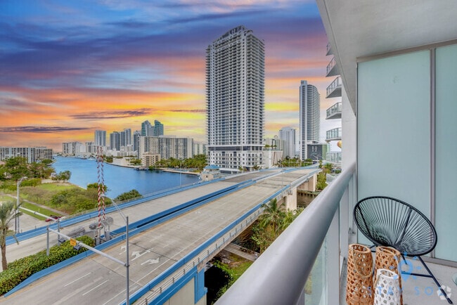 Building Photo - 2602 E Hallandale Beach Blvd Rental
