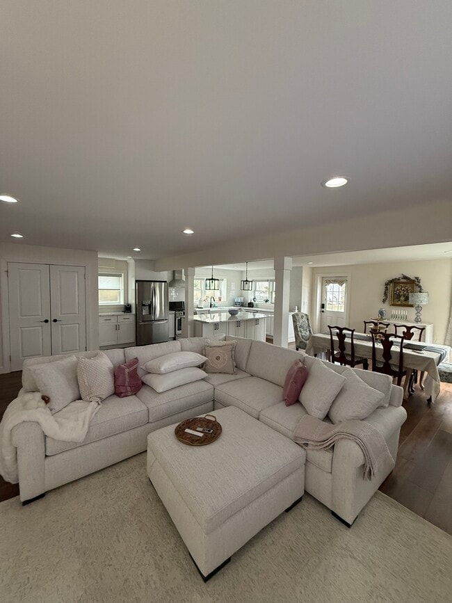 Open floorpan - 5 Crescent Dr Unit 5 Crescent