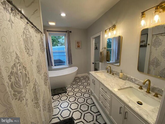 Photo - 2912 Grindon Ave