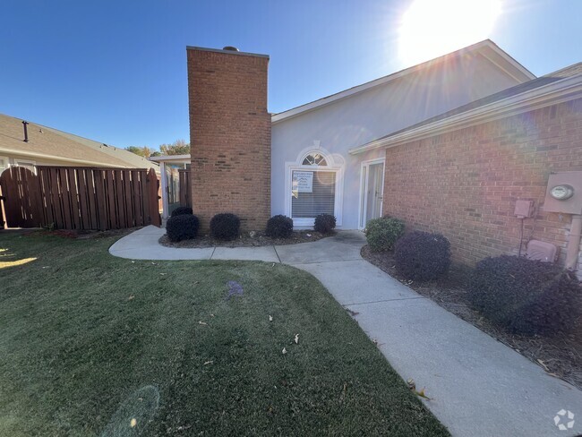 Building Photo - 200 Courtyard Ln Rental