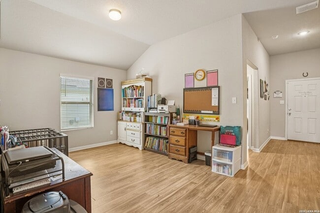 Photo - 633 Oleander Crk