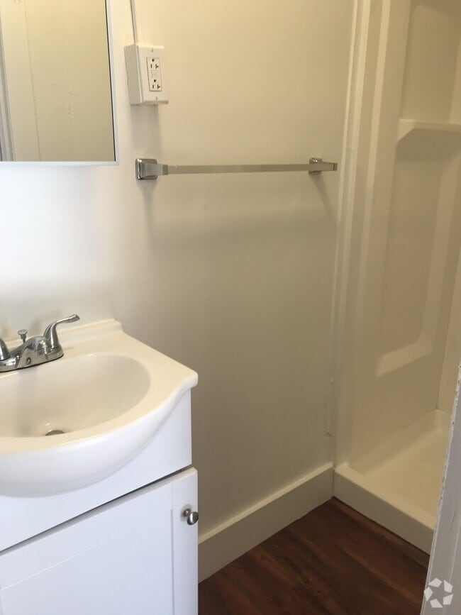 Building Photo - Available Now! Efficiency/Studio-York City Rental