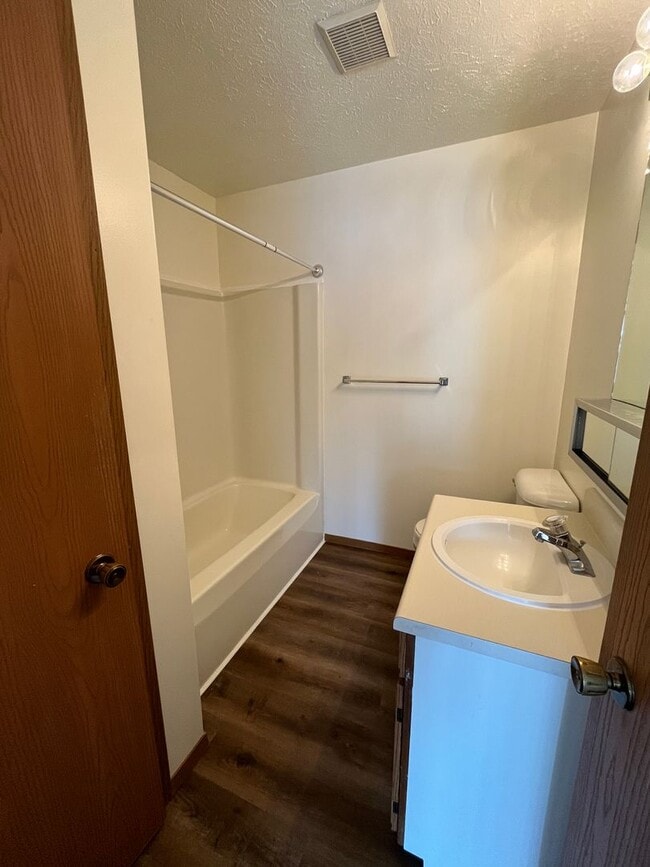 Photo - 433-7 HAMPTON PLACE Unit 433 Hampton Place-APT-7