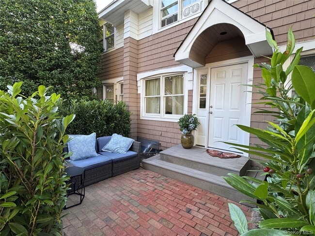 Building Photo - 49 Canoe Place Rd Unit 312