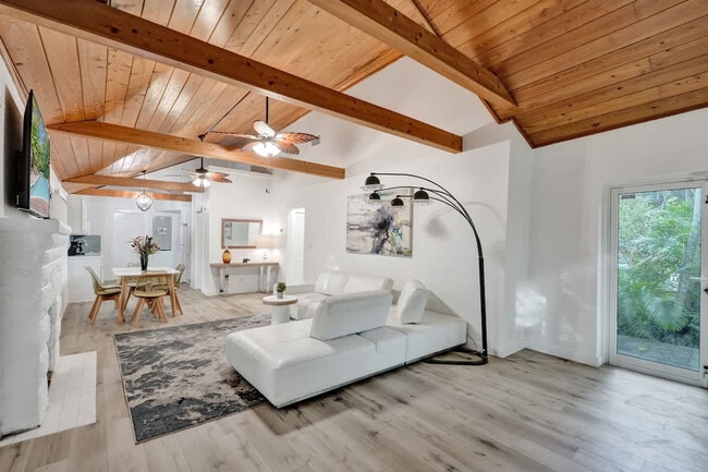 Photo - 1115 SW 4th St Unidad SI ID1504048P