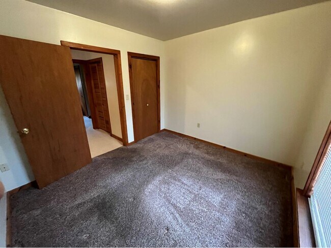 Photo - 475 S Main St