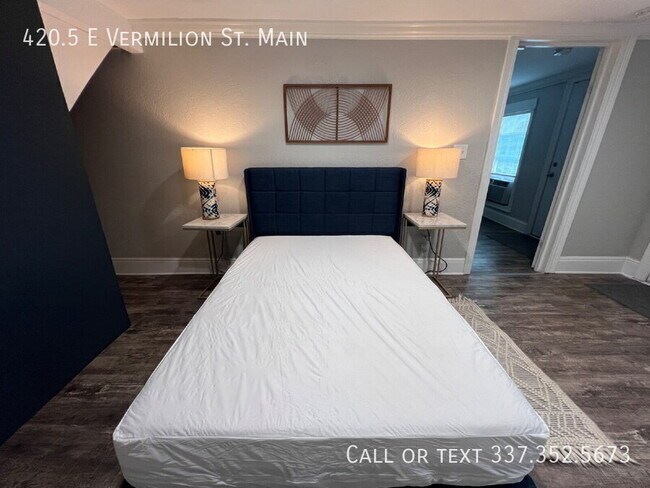 Photo - 420.5 E Vermilion St
