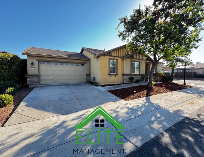 Building Photo - Beautiful 3 Bedroom, 2 Bath Home in Desira...