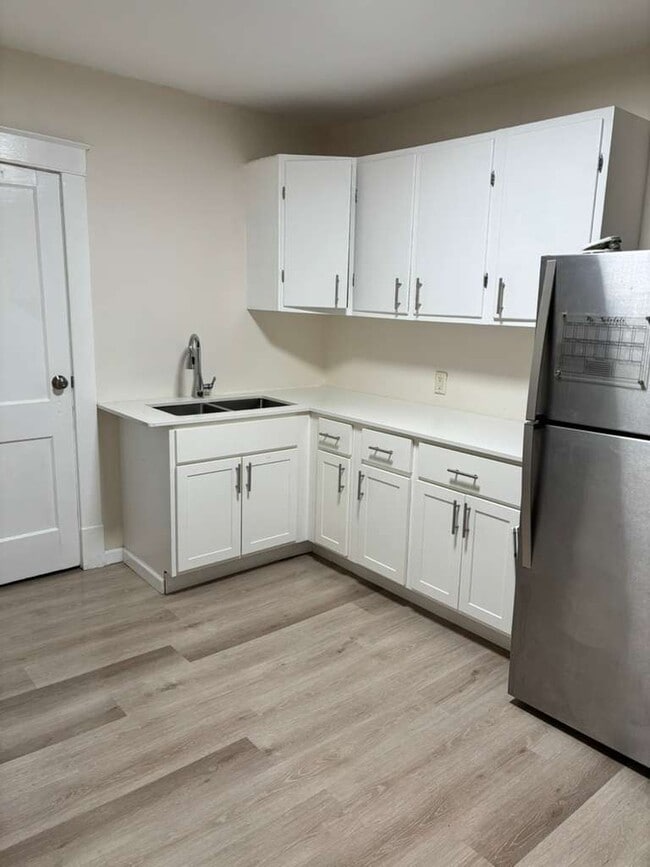 Photo - 2423 Falls St Unit Upper Rear