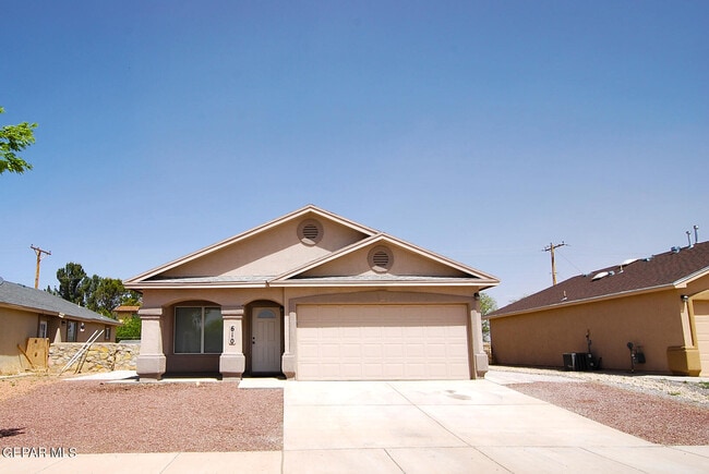 Building Photo - 610 Villas Del Valle Dr